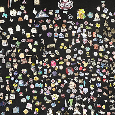 A wall with a lorge number of pin samples